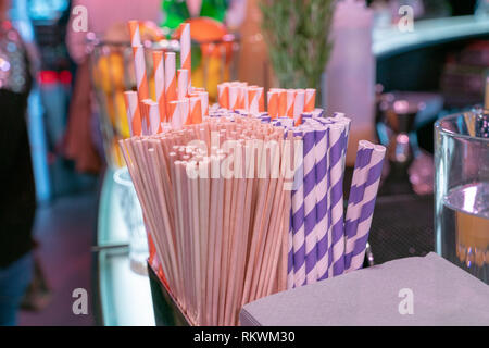 Frankfurt am Main, Deutschland. 11 Feb, 2019. Umweltfreundliche Papier Trinkhalme auf der Ambiente Messe 2019 Credit: Markus Wissmann/Alamy leben Nachrichten Stockfoto