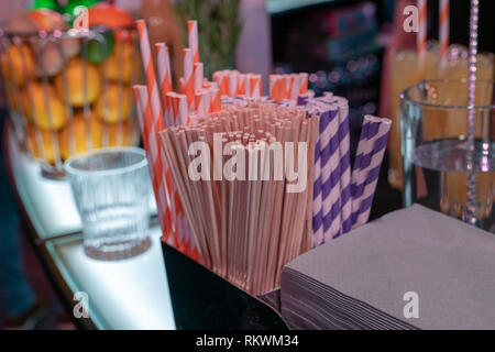 Frankfurt am Main, Deutschland. 11 Feb, 2019. Umweltfreundliche Papier Trinkhalme auf der Ambiente Messe 2019 Credit: Markus Wissmann/Alamy leben Nachrichten Stockfoto