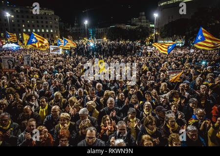 Barcelona, Spanien. 12. Februar, 2019: katalanischen Separatisten sammeln Beginn der Oberste Gerichtshof Verfahren gegen 12 Katalanische Führer des von Aufruhr und Aufstand gegen Spanien und den Missbrauch öffentlicher Mittel im Zusammenhang mit der verbotenen Referendum über die sezession und eine Unabhängigkeit, die Abstimmung in der katalanischen Parlament im Oktober 2017 zu protestieren. Stockfoto