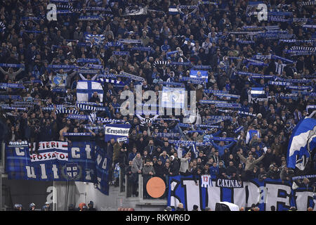 Rom, Italien. 12 Feb, 2019. Porto Unterstützer während der UEFA Champions League Runde 16 Match zwischen AS Rom und FC Porto im Stadio Olimpico, Rom, Italien Am 12. Februar 2019. Foto von Giuseppe Maffia. Credit: UK Sport Pics Ltd/Alamy leben Nachrichten Stockfoto