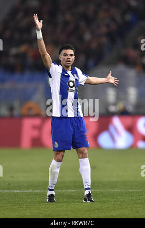 Rom, Italien. 12 Feb, 2019. Pepe von Porto während der UEFA Champions League Runde 16 Match zwischen AS Rom und FC Porto im Stadio Olimpico, Rom, Italien Am 12. Februar 2019. Credit: Giuseppe Maffia/Alamy leben Nachrichten Stockfoto