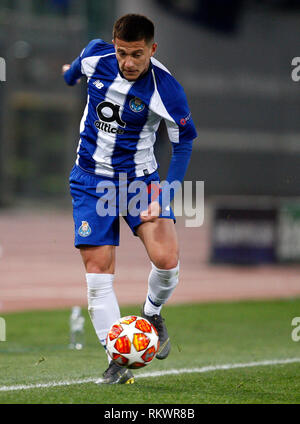 Rom, Italien, 12. Februar, 2019. FC Porto Otavio in Aktion während der Champions League Achtelfinale Hinspiel Fußballspiel zwischen den Roma und den FC Porto im Olympiastadion. © Riccardo De Luca UPDATE BILDER/Alamy leben Nachrichten Stockfoto