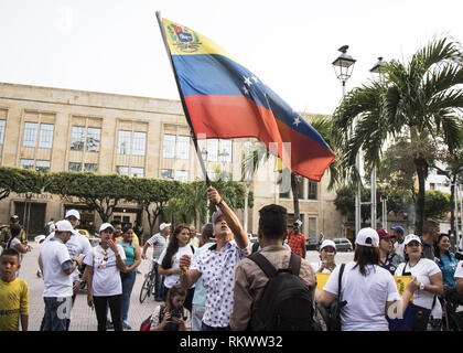 Caracas, Venezuela. 12 Feb, 2019. Anhänger der Opposition sich gegen den venezolanischen Präsidenten Nicolas Maduro Regierung zu Rally und Weltjugendtag in Cucuta, Kolumbien Februar 12, 2019 zu Ehren. Credit: Elyxandro Cegarra/ZUMA Draht/Alamy leben Nachrichten Stockfoto