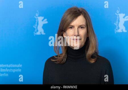 Regisseur Joanna Hogg nimmt an der Pressekonferenz und fotoshooting der "Souvenir" bei der 69. Berlinale Die Internationalen Filmfestspiele im Hotel Grand Hyatt in Berlin, Deutschland, am 12. Februar 2019. | Verwendung weltweit Stockfoto