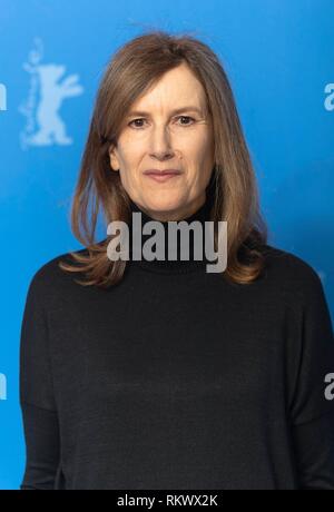 Regisseur Joanna Hogg nimmt an der Pressekonferenz und fotoshooting der "Souvenir" bei der 69. Berlinale Die Internationalen Filmfestspiele im Hotel Grand Hyatt in Berlin, Deutschland, am 12. Februar 2019. | Verwendung weltweit Stockfoto