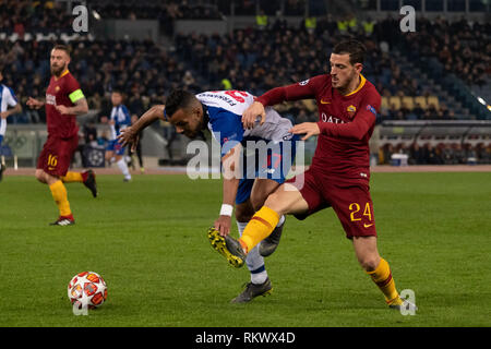 Fernando Andrade dos Santos (Porto) Alessandro Florenzi (Roma) während der 'Uefa Champions League' Runde 16 - 1 bein Übereinstimmung zwischen Roma 2-1 Porto im Olympiastadion am 12. Februar 2019 in Rom, Italien. Credit: Maurizio Borsari/LBA/Alamy leben Nachrichten Stockfoto