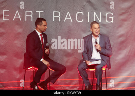 Melbourne, Victoria, Australien. 13. Feb 2019. 2019 Jungfrau Australien Supercars Saison starten - 13. Februar 2019 - Docklands, Melbourne, Victoria, Australien. Supercars CEO Sean Seamer Gespräche mit Co Host Neil Crompton Credit: Brett Keating/Alamy leben Nachrichten Stockfoto