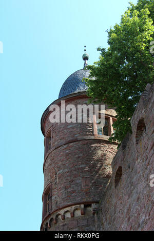 Burgruine/Bild einer Burg in Deutschland Wertheim ruinieren. Detail der Burg Wertheim in Wertheim am Main in Süddeutschland am Abend t Stockfoto