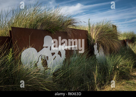 Metal Kunstwerk in der Nähe der Deutschen bunker Cosy's Bunker am Juno Beach, Courseulles-sur-Mer Stockfoto