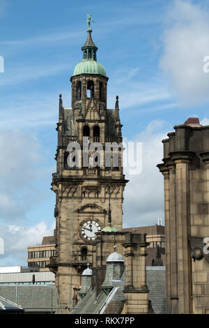 Sheffield Rathaus und Uhrturm Pinstone Street, Sheffield, England, Großbritannien Stockfoto