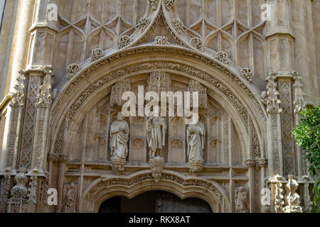 Cordoba, Spanien. Die Kunstwerke und Handwerkskunst der Außenwände der Mezquita, Kathedrale von Cordoba. Auch bekannt als die große Moschee von Cordoba. Stockfoto