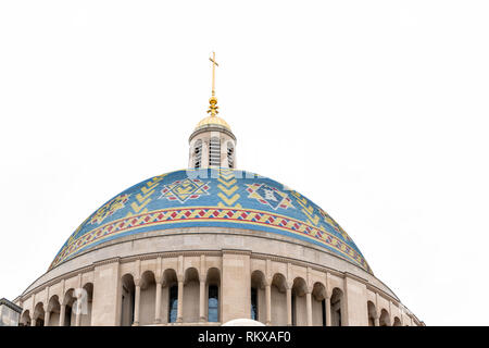 Washington DC, USA - April 1, 2018: die Basilika von Nationalheiligtum der Unbefleckten Empfängnis Katholische Kirche Gebäude Kuppel closeup Stockfoto