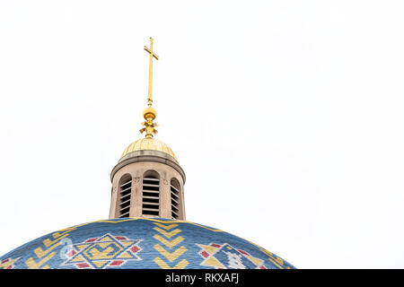 Washington DC, USA - April 1, 2018: die Basilika von Nationalheiligtum der Unbefleckten Empfängnis Katholische Kirche Gebäude Kuppel isoliert nebeneinander closeup Stockfoto