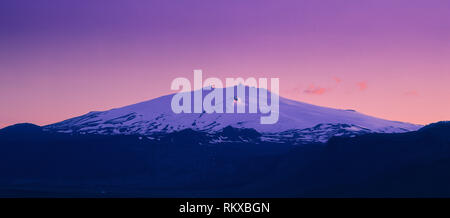 Sonnenuntergang über Snæfellsjökull Gletscher, Island Stockfoto