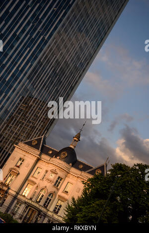 In der städtischen Planung, Brusselization ist die unterschiedslose und sorglose Einführung moderner Hochhäuser in Gentrifizierten Nachbarschaften und hat Stockfoto