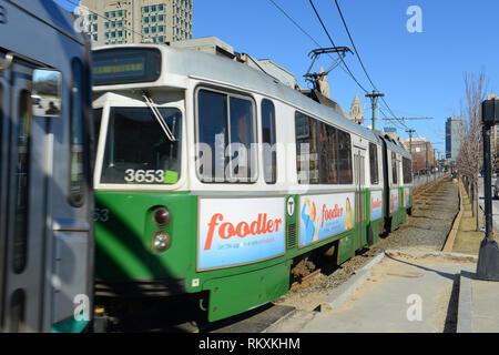 Boston Metro MBTA Kinki Sharyo Typ 7 Grüne Linie an der Boston University, Boston, Massachusetts, USA. Stockfoto