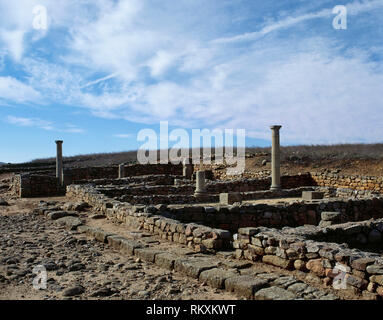 Spanien. Numantia. Uralten Keltiberischen Stadt conquested von den Römern 133 v. Chr., während der KELTIBERISCHEN Kriege. Es wurde im 4. Jahrhundert n. Chr. aufgegeben. Panorama der Ruinen von Häusern mit Arkaden Innenhöfe. Garray, Provinz Soria, Kastilien und Leon. Stockfoto