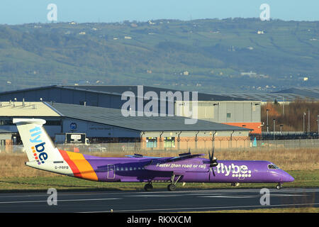 Bombardier Dash 8 Q400 Flybe Flugzeug ankommen und zum George Best Belfast City Flughafen Belfast, Nordirland ab. Stockfoto