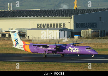 Bombardier Dash 8 Q400 Flybe Flugzeug ankommen und zum George Best Belfast City Flughafen Belfast, Nordirland ab. Stockfoto