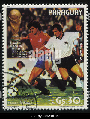 Russland KALININGRAD, 19. APRIL 2017: Briefmarke von Paraguay gedruckt, zeigt, Fußball, ca. 1982 Stockfoto