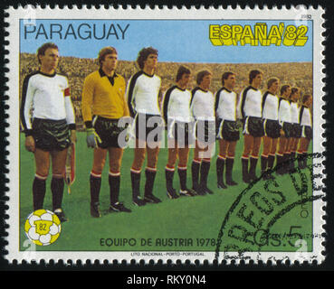 Russland KALININGRAD, 19. APRIL 2017: Briefmarke von Paraguay gedruckt, zeigt, Fußball, ca. 1982 Stockfoto