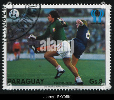 Russland KALININGRAD, 19. APRIL 2017: Briefmarke von Paraguay gedruckt, zeigt, Fußball, ca. 1978 Stockfoto