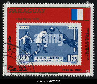 Russland KALININGRAD, 19. APRIL 2017: Briefmarke von Paraguay gedruckt, zeigt die Fußball Weltmeisterschaft, Frankreich, ca. 1988 Stockfoto