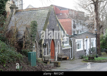 Brighton und Hove Untersuchungsrichter-gericht East Sussex auf dem Gelände des Woodvale Friedhof aus Lewes Road Brighton. Im Fall von Hartmais der Kirche wie Gebäude sitzt nebenan Stockfoto