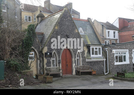 Brighton und Hove Untersuchungsrichter-gericht East Sussex auf dem Gelände des Woodvale Friedhof aus Lewes Road Brighton. Im Fall von Hartmais der Kirche wie Gebäude sitzt nebenan Stockfoto