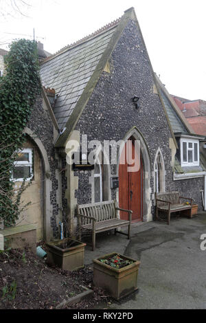 Brighton und Hove Untersuchungsrichter-gericht East Sussex auf dem Gelände des Woodvale Friedhof aus Lewes Road Brighton. Im Fall von Hartmais der Kirche wie Gebäude sitzt nebenan Stockfoto