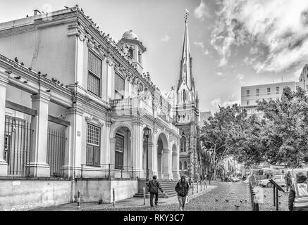 Kapstadt, Südafrika, 17. AUGUST 2018: Eine Ansicht von Greenmarket Square in Kapstadt in der Western Cape Provinz. Die iziko Old Town House Museum und Stockfoto