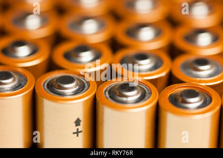 In der Nähe der positiven Enden der Batterien Stockfoto