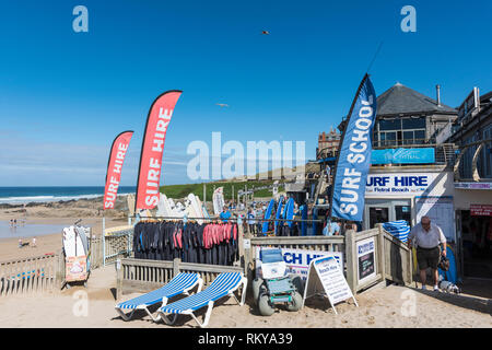 Surfen an Fistral in Newquay in Cornwall. Stockfoto