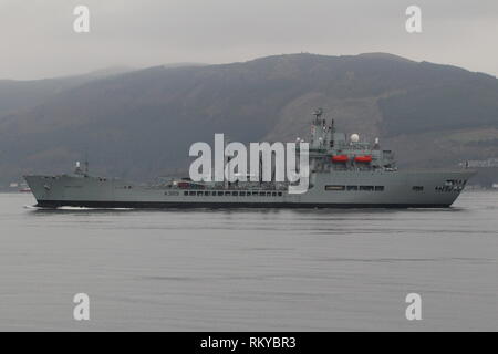 RFA-Wave Ritter (A 389), eine Wave-Klasse schnelle Flotte Tanker durch die königliche Flotte Hilfs betrieben, vorbei an Gourock auf den Firth of Clyde. Stockfoto