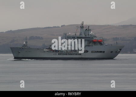 RFA-Wave Ritter (A 389), eine Wave-Klasse schnelle Flotte Tanker durch die königliche Flotte Hilfs betrieben, vorbei an Gourock auf den Firth of Clyde. Stockfoto