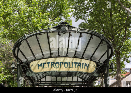 Jugendstil U-Bahnhöfe in Paris Stockfoto