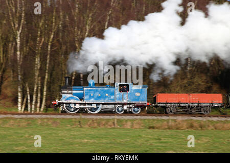 Caley Tank 419 Köpfe Vergangenheit Consall Holz am 10.2.19 auf die Churnet Valley Railway. Stockfoto