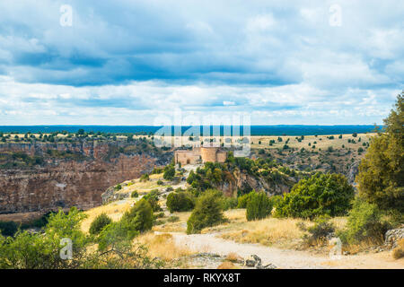 Kirche San Frutos. Hoces del Duraton Nature Reserve, Provinz Segovia, Kastilien-León, Spanien. Stockfoto