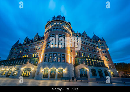 Nacht Blick auf den berühmten Fairmont Le Château Frontenac in Quebec, Kanada Stockfoto