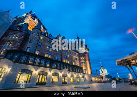 Nacht Blick auf den berühmten Fairmont Le Château Frontenac in Quebec, Kanada Stockfoto