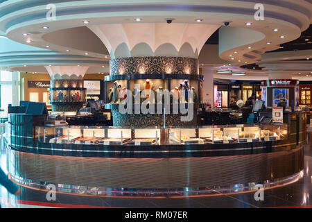 DUBAI, VAE - ca. November 2016: Ein juweliergeschäft am Dubai International Airport. Es ist die primäre Flughafen Dubai dienen und ist beschäftigt weltweit Stockfoto