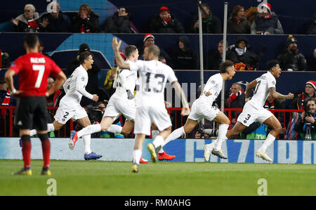 Paris Saint-Germain des Presnel Kimpembe feiert ersten Ziel seiner Seite des Spiels zählen während der UEFA Champions League Achtelfinale, hinspiel Spiel im Old Trafford, Manchester. Stockfoto