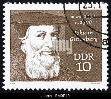DDR - CIRCA 1970: eine Briefmarke gedruckt in DDR zeigt Johann Gutenberg, Graveur, Erfinder und Drucker, ca. 1970 Stockfoto