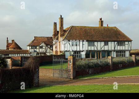 Kentlands, eine einzigartige denkmalgeschützte Kunst und Handwerk Haus aus original Tudor Materialien erbaut, wurde als Britain's Best Beach House beschrieben. Stockfoto