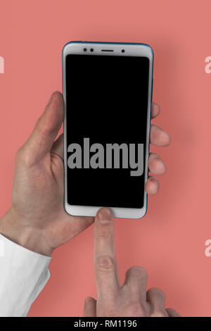 Mans hand mit schwarzen Bildschirm Handy Stockfoto