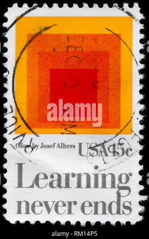 USA - ca. 1980: einen Stempel in den USA gedruckten zeigt die "Hommage an das Quadrat: Glow" von Josef Albers, gewidmet der amerikanischen Ausbildung, ca. 1980 Stockfoto