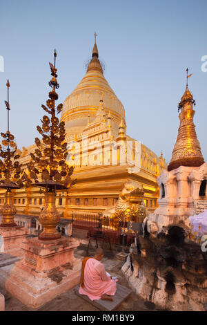 Shwezigon Pagode, Nyaung-U-Dorf, Dorf, Mandalay, Bagan, Myanmar, Asien Stockfoto