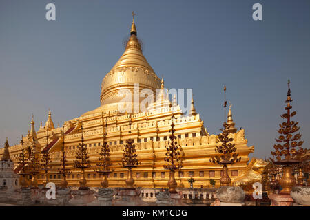 Shwezigon Pagode, Nyaung-U-Dorf, Dorf, Mandalay, Bagan, Myanmar, Asien Stockfoto