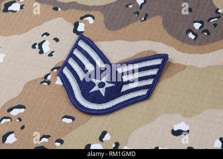 12. Mai 2018. US AIR FORCE Staff Sergeant rang Patch auf Desert Battle Dress Uniform Stockfoto