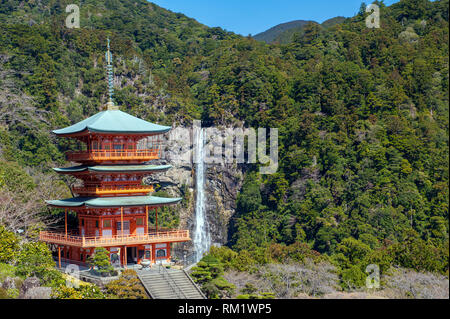 Vor tausend Jahren, in der Blütezeit der japanischen kaiserlichen Hof, Royals und Adelige es auf Wochen begeben - lange Wanderungen in den drei Prinzip zu beten. Stockfoto